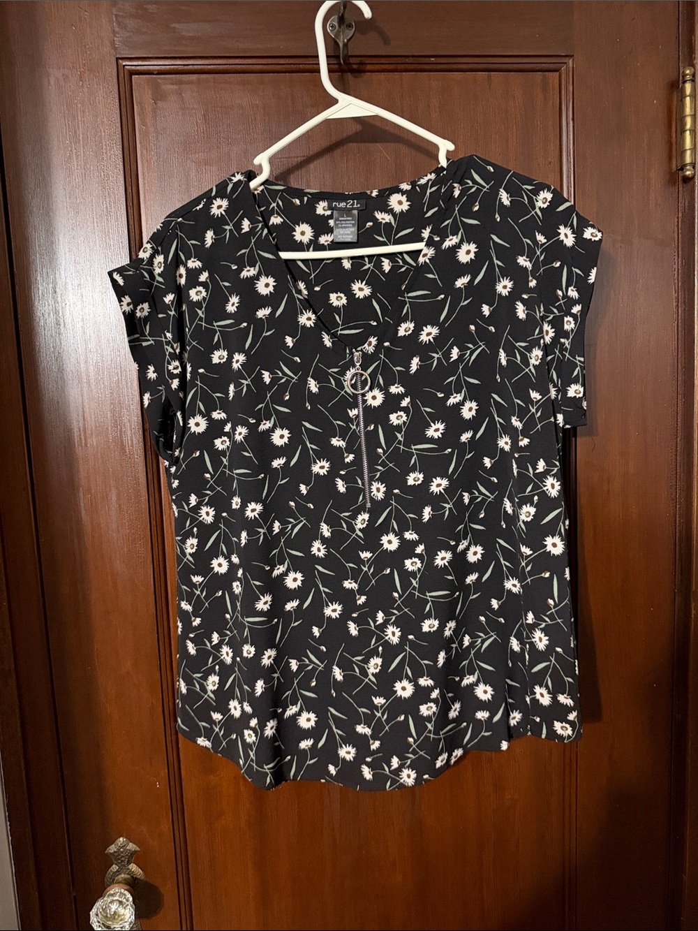 Rue21 Black Floral Zip V-Neck Short Sleeve Top